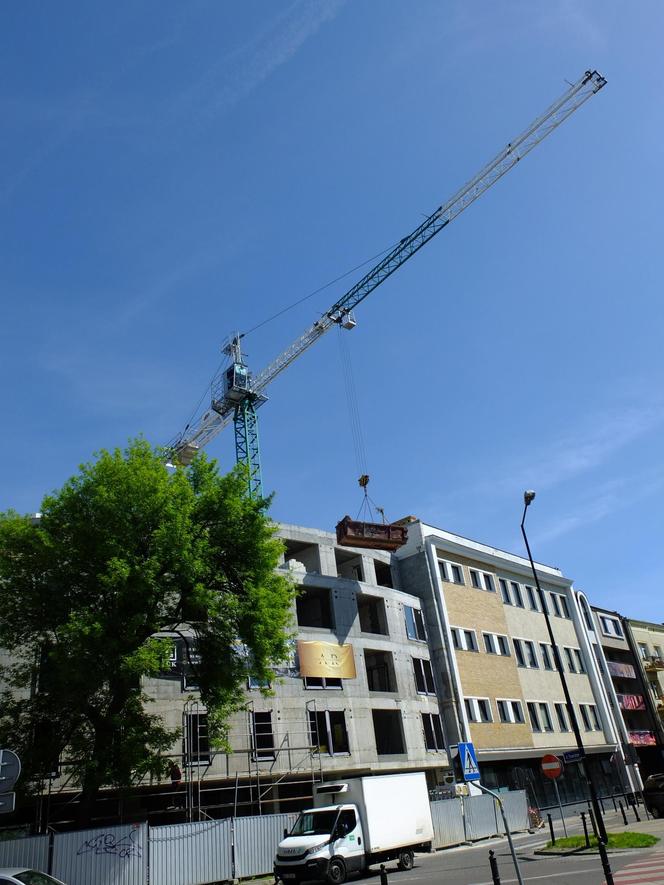 Spider-Man wspiął się na dźwig budowlany. Szokujące sceny w centrum miasta