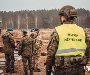 Rozmowy polskich i brytyjskich dowódców. Rozmawiano o brytyjskim zaangażowaniu w budowę Tarczy Wschód