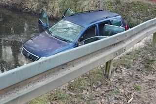 Zaździerz. Mężczyzna utonął w czasie ratowania swojego samochodu. Śmiertelny wypadek [ZDJĘCIA]