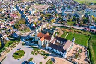 Niezwykłe miasteczko przy granicy z Litwą. Wokół są tylko lasy i jeziora