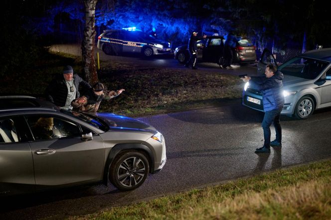 Na Wspólnej, odc 4030. Monika (Sylwia Gliwa), Beata (Katarzyna Ptasińska), Sławek (Mariusz Słupiński)