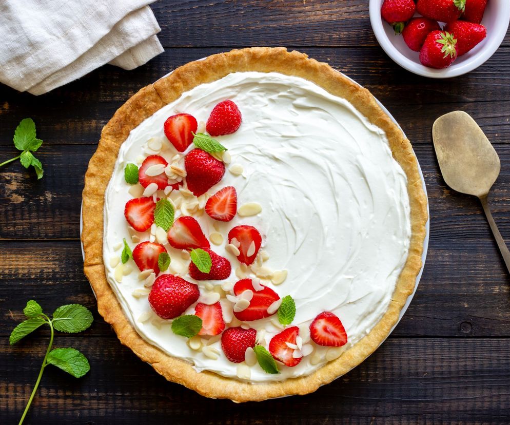 Kruchuteńkie ciasto maślane z kremem mascarpone i truskawkami