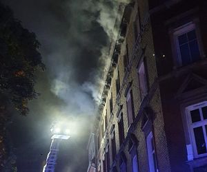 Nocny pożar poddasza w Zabrzu. Jedna osoba poszkodowana 