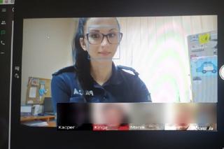 Policjantka z Augustowa rozmawia z młodzieżą o bezpieczeństwie online