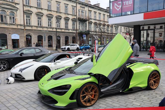 Sportowe auta w centrum Lublina. Ruszył nowy sezon charytatywnych przejazdów!