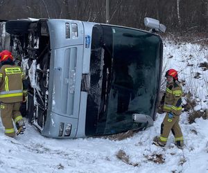 Wypadek autokaru w Bieszczadach. 18 osób poszkodowanych 