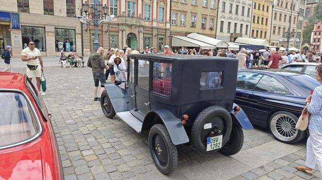 Parada zabytkowych samochodów