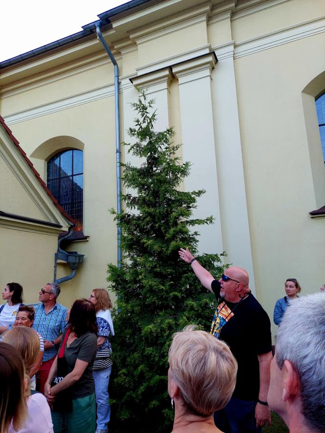 Magiczna Noc Świętojańska w Starym Fordonie. Spacer pod gwiazdami przyciągnął bydgoszczan i turystów