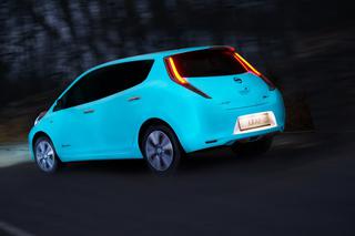  świecący Nissan Leaf