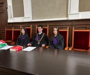Uczniowie I LO w roli sędziów, obrońców i prokuratorów 