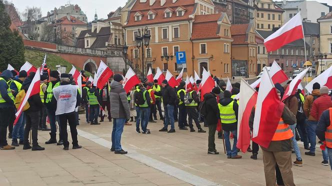 Rolnicy w Lublinie rozpoczęli przemarsz. Mamy zdjęcia!