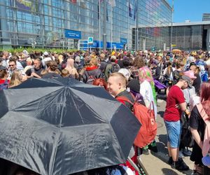 Pyrkon 2025. Tłumy uczestników przed MTP  