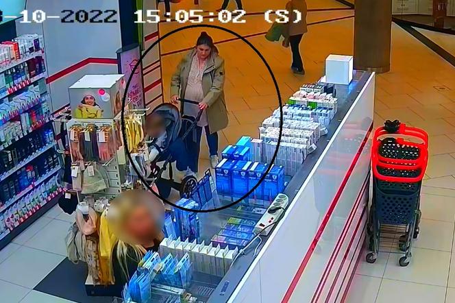 Katowice: Kradzież na wózek z dzieckiem w Rossmannie. Kobieta napakowała kosmetyków i uciekła