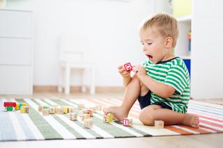 Zbyt zajęty, aby zjeść posiłek? Zobacz, jak oderwać trzylatka od zabawy bez wywołania histerii