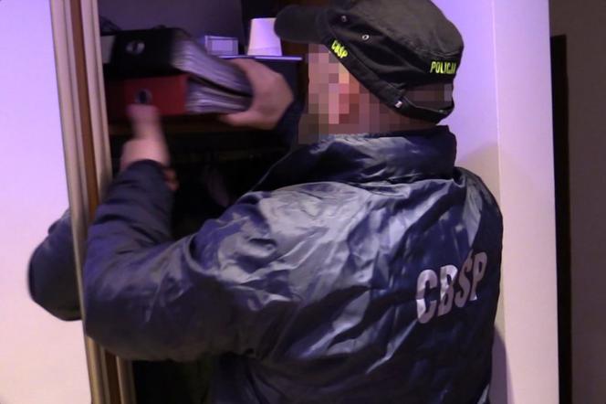 Akcja CBŚP: Rozbito gang ułatwiający pobyt nielegalnym imigrantom