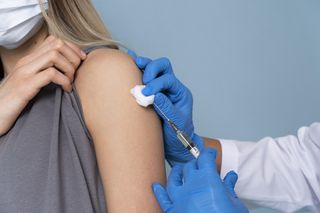 Więcej refundowanych szczepień w aptekach. Krztusiec, HPV i WZW