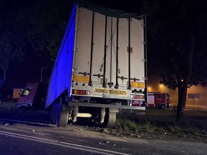 Toyota wjechała pod ciężarówkę. Dramatyczny wypadek pod Legionowem