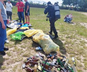 Płetwonurkowie oczyszczali plaże w Iławie. W wodzie masa śmieci