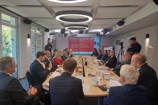 Uczestnicy debaty Qvo vadis polityko mieszkaniowa? Jak zabezpieczyć potrzeby mieszkaniowe Polaków? 