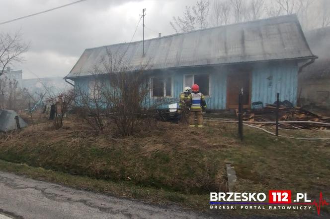 Pożar starego domu w Uszwi