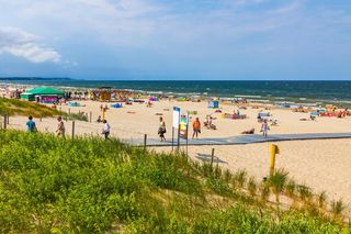Polskie plaże z wodą jak na Costa del Sol. Bałtyk latem zmienia się tu w rajskie tropiki