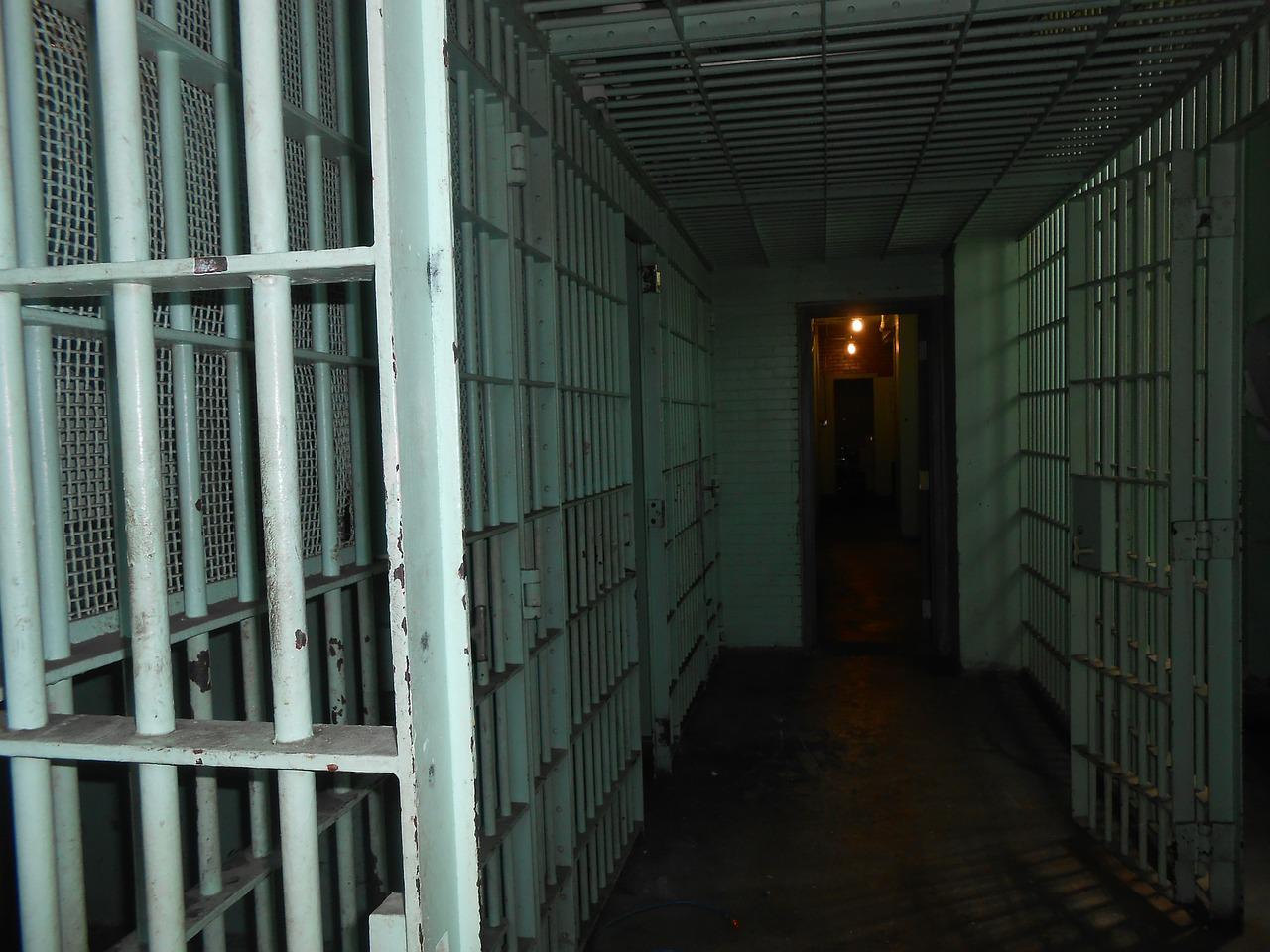 Seksafera we wrocławskim więzieniu! Więźniarki jako prostytutki, strażnicy zbierający łapówki
