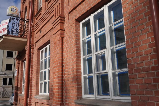 To najpiękniejsza kamienica w Białymstoku. Ceglana fasada z XIX wieku błyszczy do dziś