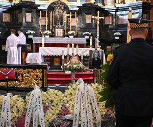 Pożegnali wielką damę polskiej kultury. Kidawa-Błońska przesłała piękny wieniec