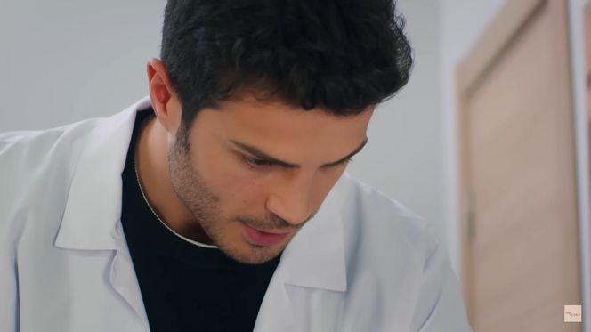 Ege robi wszystko, aby pomóc Gönül, ale Bülent mu to uniemożliwia