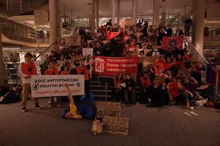 Nocny protest studentów w BUW