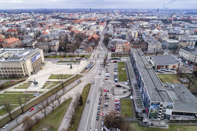 Przestrzeń między Muzeum Narodowym a dawnym hotelem