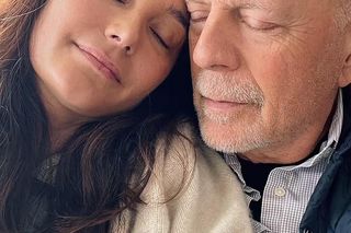 Najnowsze zdjęcie Bruce'a Willisa. Ciężko na to patrzeć. Zebrała się przy nim rodzina