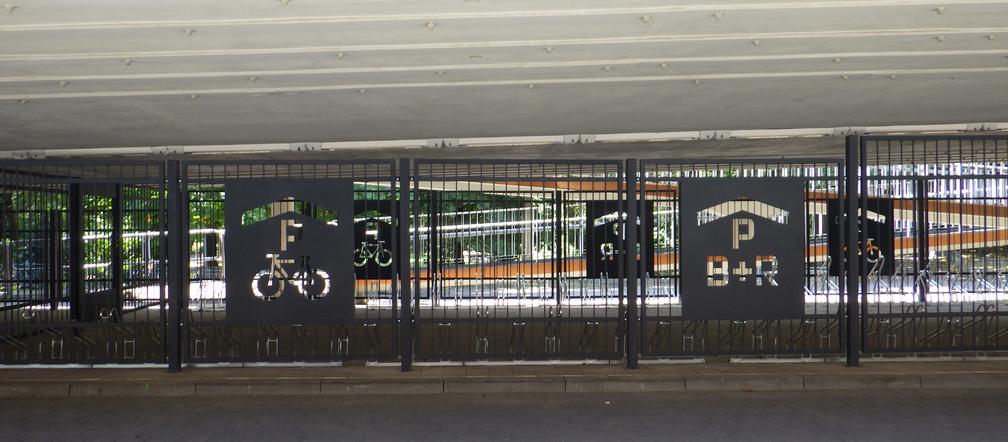 Chorzów: Powstał parking dla rowerów. Mieści się w nim 100 jednośladów!