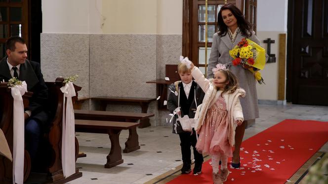 M jak miłość, odc. 1505. Aleksandra (Małgorzata Pieczyńska), Szymek (Staś Szczypiński), Maja (Laura Jankowska)