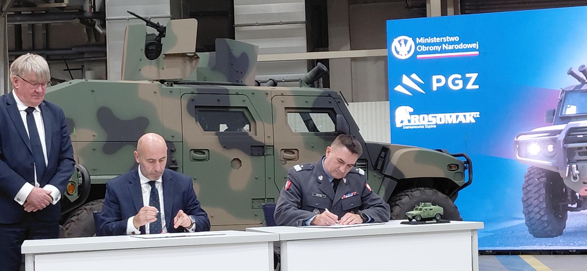 Umowa na ponad 1200 pojazdów Legwan 4x4. Kolejne wersje następcy Honkera