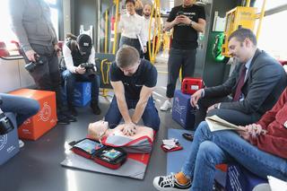 Defibrylator w Szybkiej Kolei Miejskiej ratuje życie pasażerów 