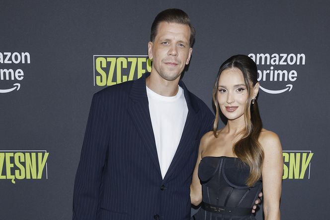 Premiera filmu "Szczęsny". Tomasz Kot z synem, brata piłkarza z rodziną i Quebonafide z partnerką [GALERIA]