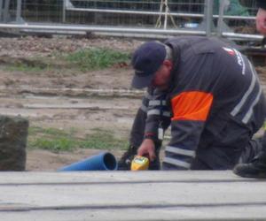 Gigantyczny wybuch w podziemiach. Cztery osoby ranne. Studzienki kanalizacyjne wyleciały w powietrze!