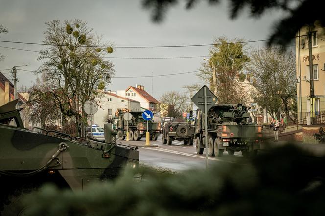 Orzysz. Szturm na urząd miejski. Żołnierze zablokowali centrum miasta [ZDJĘCIA]