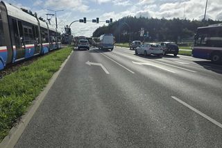 Autobus zderzył się z tramwajem w Bydgoszczy! 7 osób poszkodowanych [ZDJĘCIA]