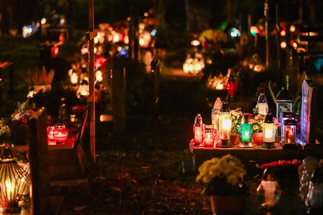 1 listopada na Cmentarzu Łostowickim w Gdańsku. Tak wygląda w dniu Wszystkich Świętych