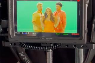 Nowa czołówka Barw szczęścia 2023. Patryk (Konrad Skolimowski), Justin (Jasper Sołtysiewicz), Oliwka (Wiktoria Gąsiewska)