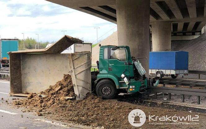 Śmiertelny wypadek na autostradzie A4. Dwa pasy ruchu zablokowane. Są utrudnienia!