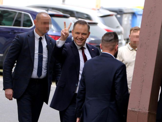 Zjechali na spotkanie do siedziby PiS na Nowogrodzką