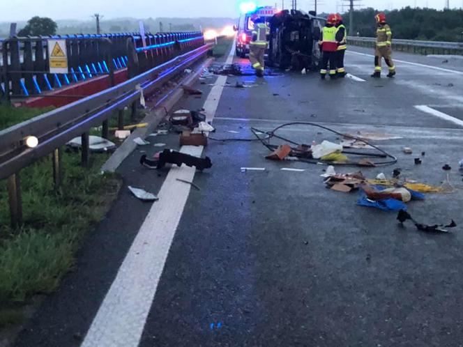 Wokowice. Na autostradzie A4 BUS UDERZYŁ w bariery! Dwie osoby poszkodowane