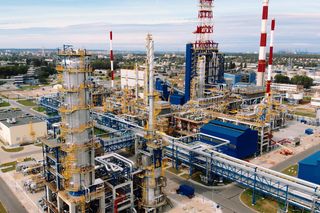 Dlaczego wyją syreny w Gdańsku? Alarm dobiega z rafinerii. Jest komunikat