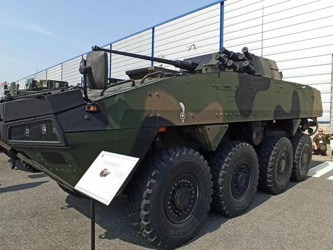 Kołowy transporter opancerzony "Rosomak" HITFIST-30