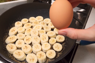 Ciasto bananowe z patelni z 1 jajkiem to hit internetu!