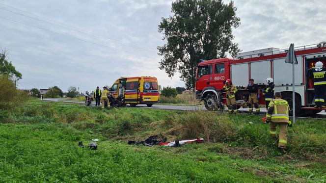 Motocyklista wypadł z drogi i wylądował w rowie! Koszmarny wypadek na DK 25  