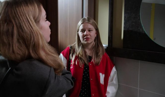 	M jak miłość odc. 1855. Sara (Nadia Smyczek), Lenka (Olga Cybińska)